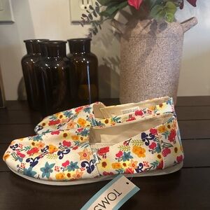 TOMS Colorful Wmn Belmont Natural Multi Floral Print Shoes